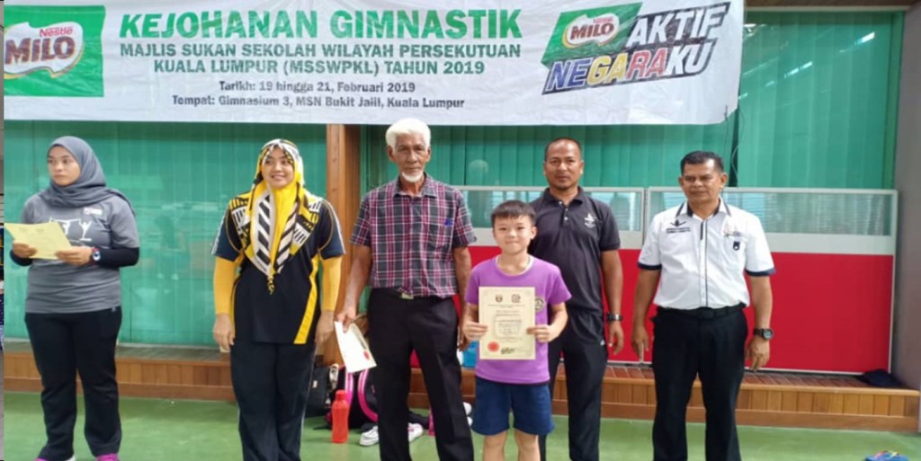 体操比赛中得奖啦！