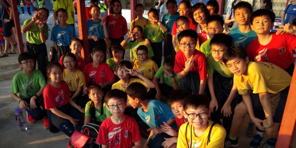 甲洞一校运动表演