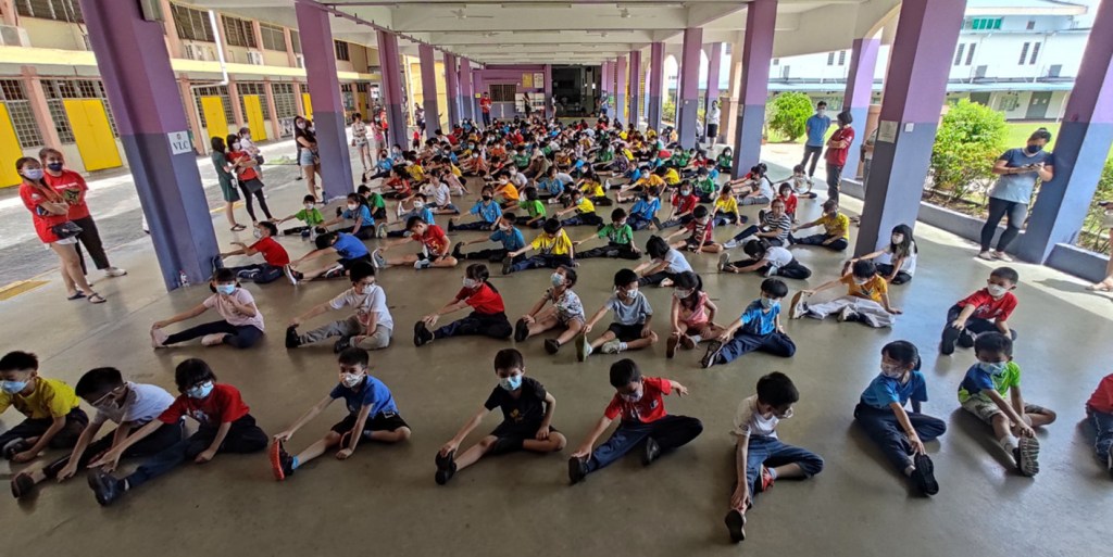 帝沙再也华小开课啦！170个学生来参加！