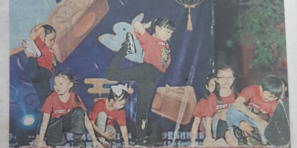 学生们上报纸啦