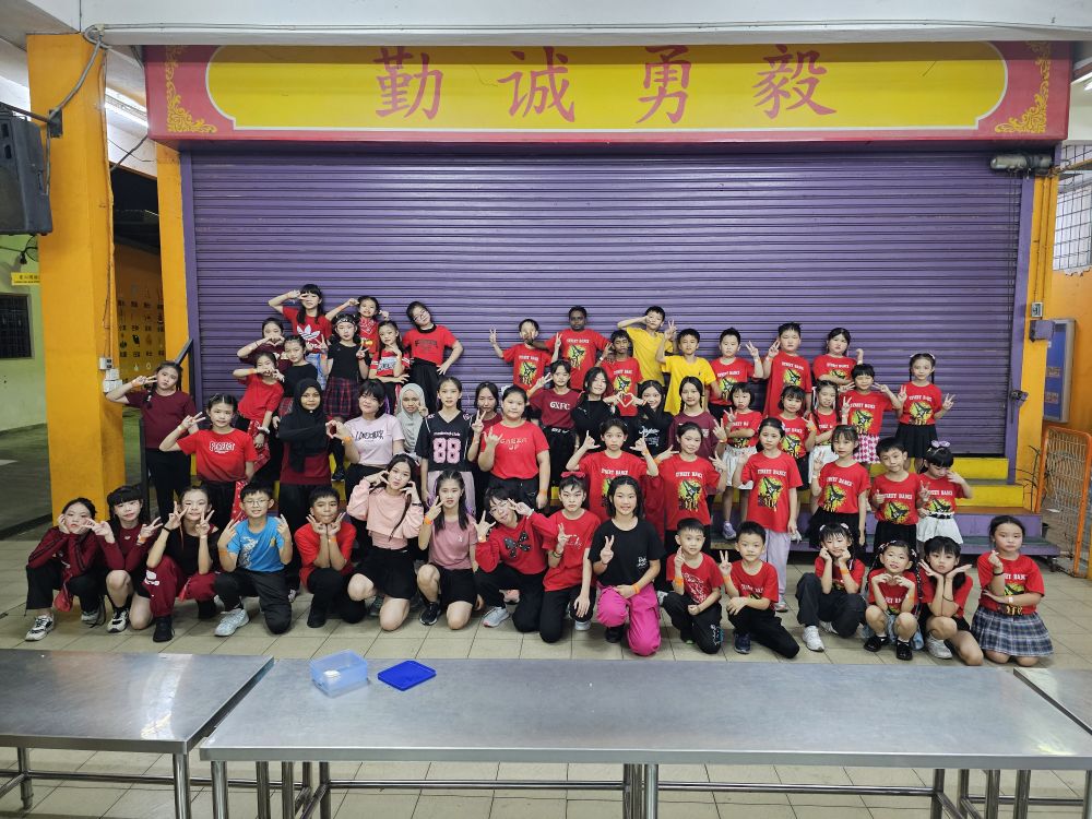 文艺晚会2025 -学生们准备了四个月表演成功！