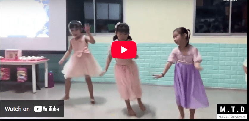 童心幼儿园的中秋晚会！学生们表演啦！