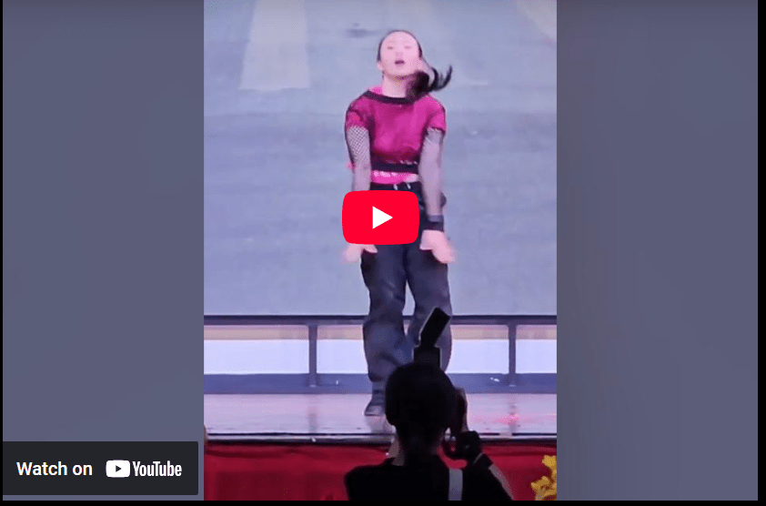 文娱晚会大型表演-六年级学生的个人表演