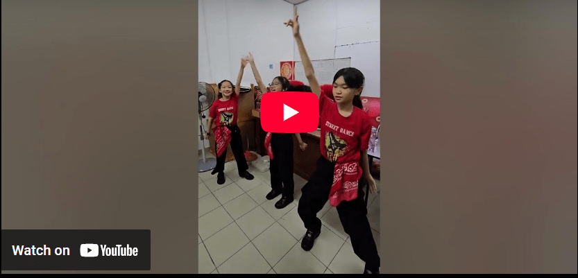 在后台即使没有音乐，也要自唱自跳不是表演的舞蹈 🤣