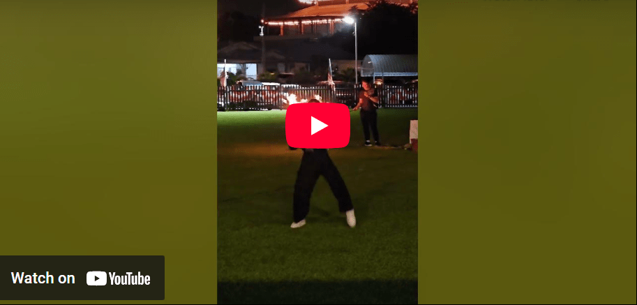 6年级学生表演一段solo舞蹈